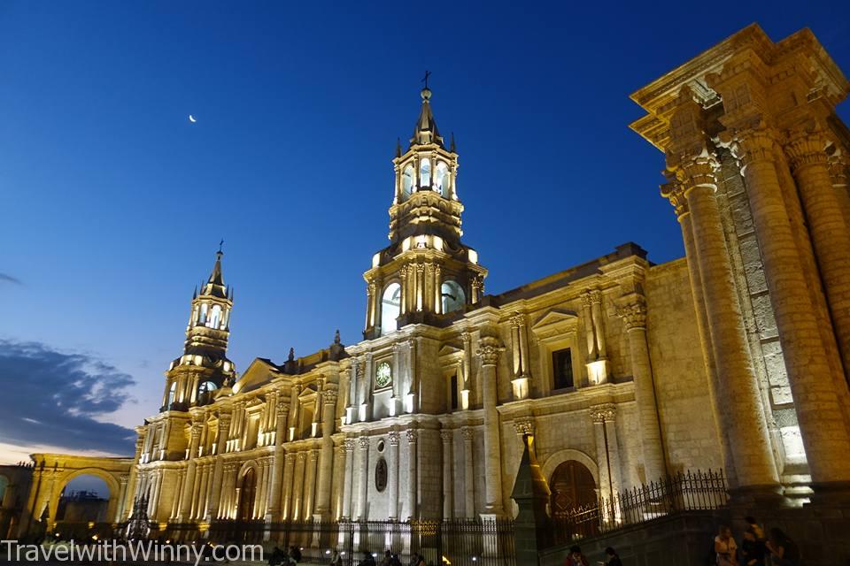 夜晚教堂 cathedral night time 