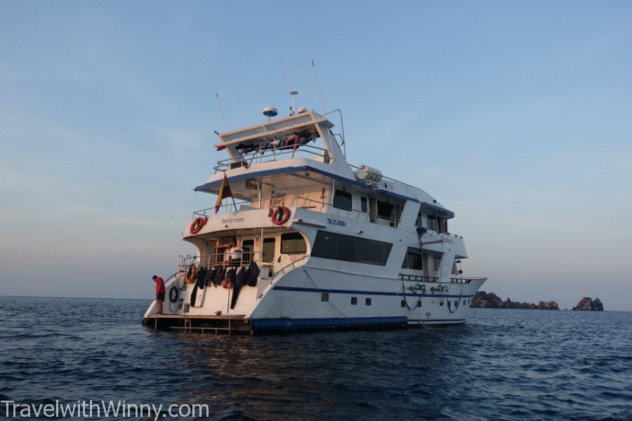 island hopping in galapagos