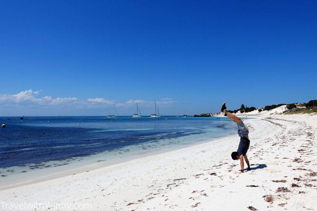 Rottnest Island 羅特尼斯島 australia beach 澳洲 海灘 hand stand