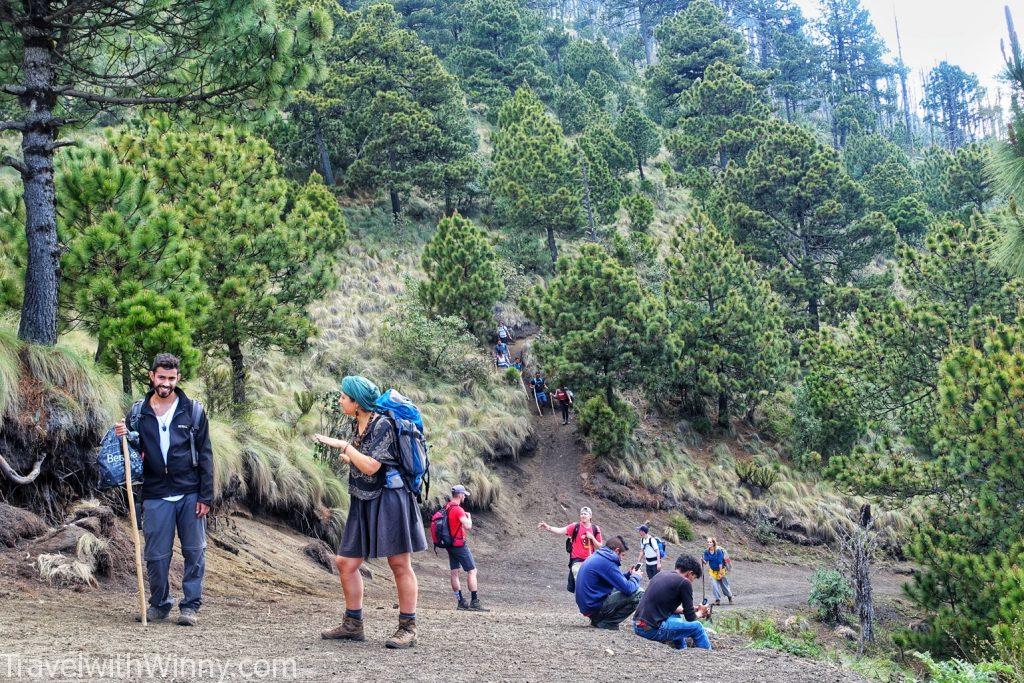 火山健行 hiking volcano