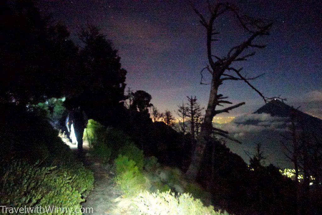 火山健行 hiking volcano